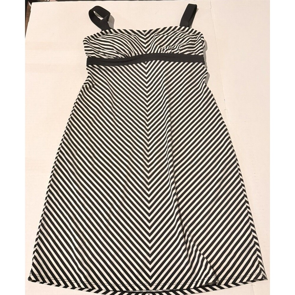 Women’s Athleta Swim Dress #5381 34 B/C Cup Size Black and White Pattern